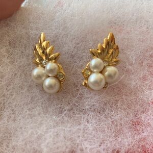 Elegant Gold and Pearl Earrings